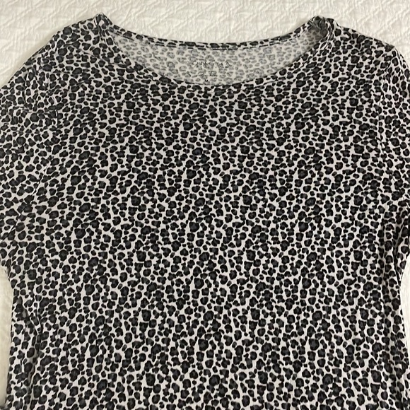 Sonoma super soft knit black grey cheetah print fitted shirt M layering piece - Picture 3 of 6